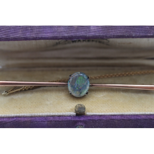 7 - 9ct gold opal doublet bar brooch on box (3.3g)