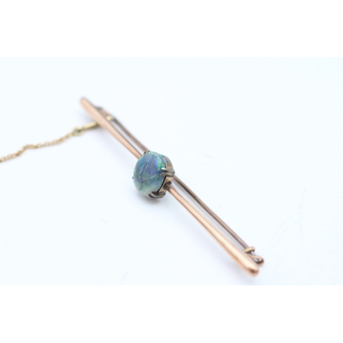 7 - 9ct gold opal doublet bar brooch on box (3.3g)