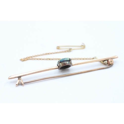 7 - 9ct gold opal doublet bar brooch on box (3.3g)