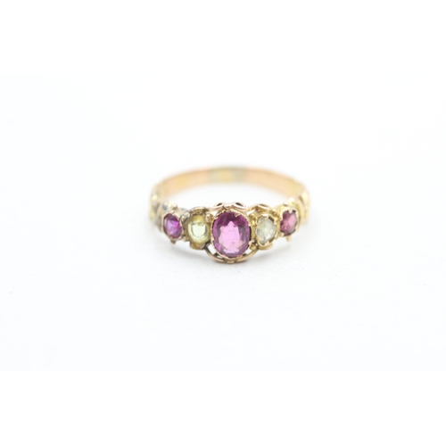 16 - 15ct gold antique garnet and peridot set ring (1.5g) Size M 1/2