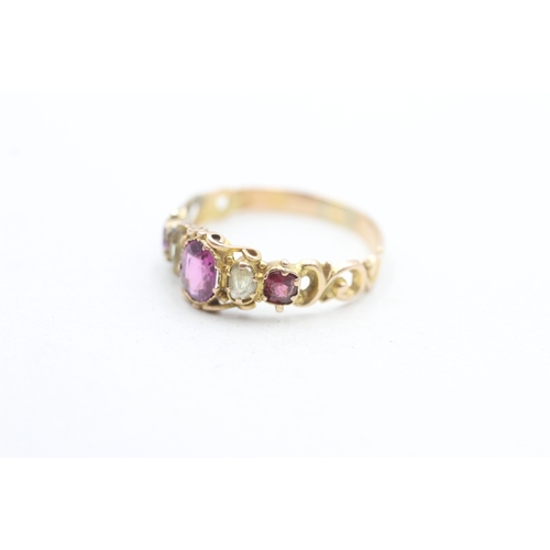 16 - 15ct gold antique garnet and peridot set ring (1.5g) Size M 1/2