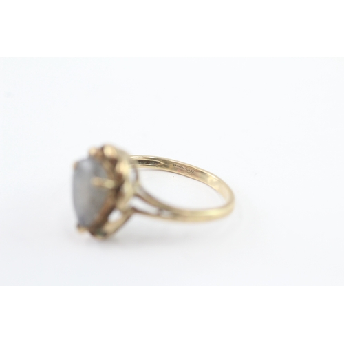17 - 9ct gold labradorite dress ring (2.4g) as seen - misshapen Size L 1/2