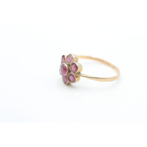 27 - 9ct gold garnet cluster ring (1.4g) Size N
