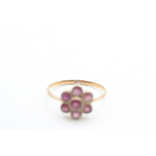27 - 9ct gold garnet cluster ring (1.4g) Size N