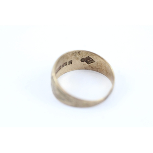 18 - 9ct gold antique ring (2.6g) Size K