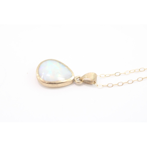 24 - 9ct gold opal pendant necklace (1.6g)
