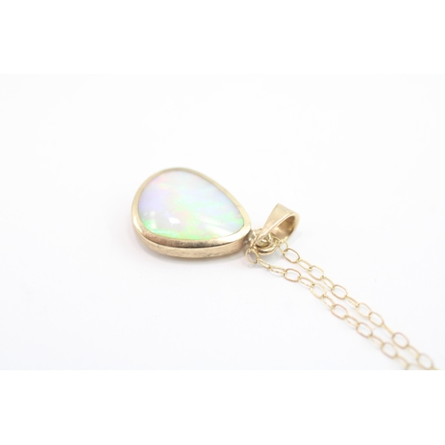 24 - 9ct gold opal pendant necklace (1.6g)