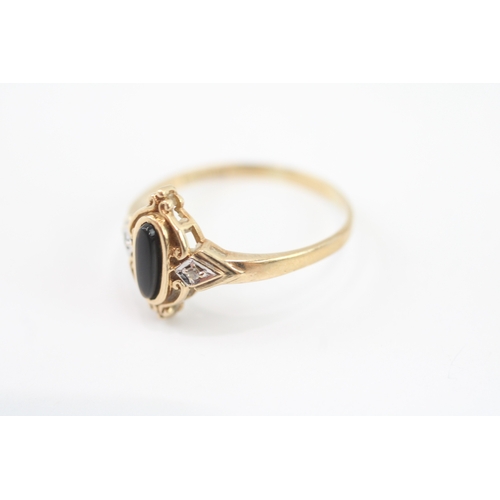 26 - 9ct gold onyx & diamond dress ring (1.8g) Size R 1/2