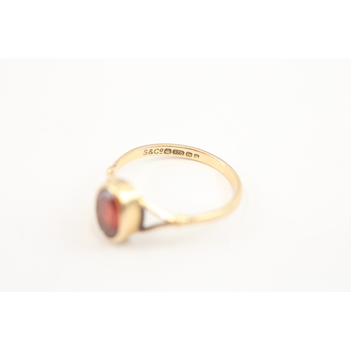 37 - 9ct gold vintage garnet dress ring (1.7g) Size M