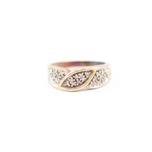10 - 9ct gold parve set diamond ring (3.1g) Size M