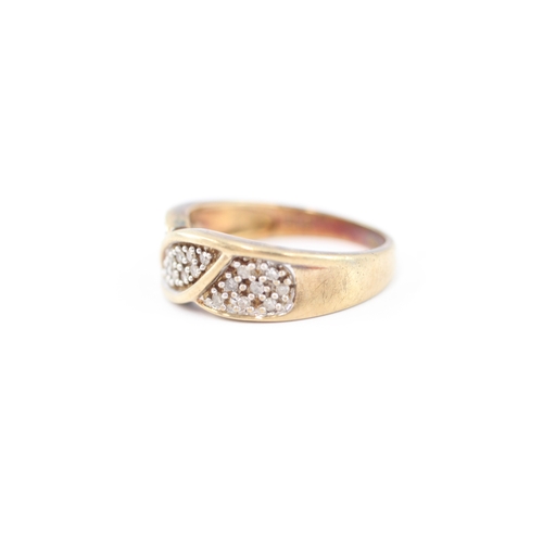 10 - 9ct gold parve set diamond ring (3.1g) Size M