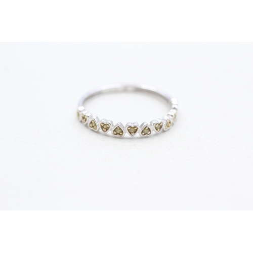 24 - 9ct white gold enhanced yellow diamond heart row ring (1.2g) Size N
