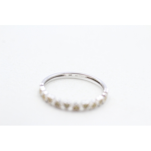 24 - 9ct white gold enhanced yellow diamond heart row ring (1.2g) Size N