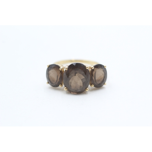 44 - 9ct gold smokey quartz set trilogy cocktail ring (4.1g) Size R