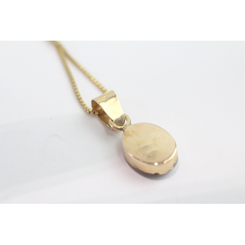 20 - 14ct gold opal triplet pendant necklace (3g)