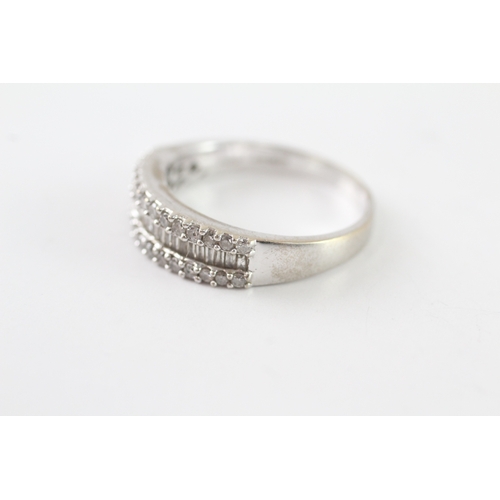 28 - 9ct white gold baguette and round cut diamond ring (4g) Size R 1/2