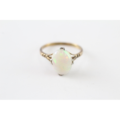35 - 18ct gold cabochon opal solitaire ring (2.4g) Size M