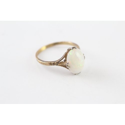 35 - 18ct gold cabochon opal solitaire ring (2.4g) Size M