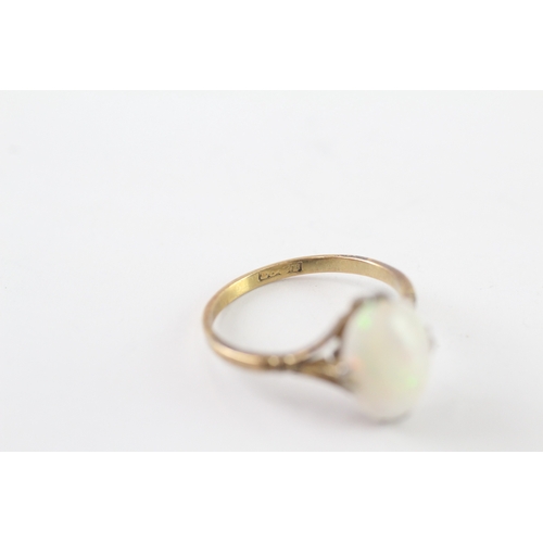 35 - 18ct gold cabochon opal solitaire ring (2.4g) Size M