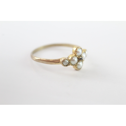 44 - 9ct gold ring with cultured pearls and central sapphire (1.7g) Size R