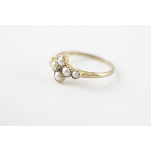44 - 9ct gold ring with cultured pearls and central sapphire (1.7g) Size R