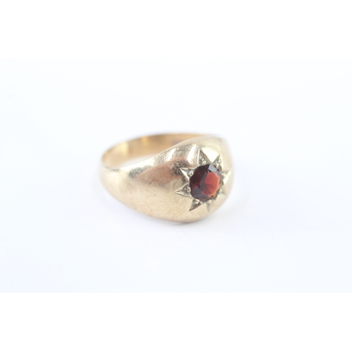 57 - 9ct gold garnet star setting single stone ring (4.4g) Size S