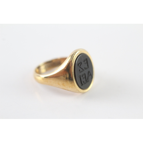 9 - 9ct gold black onyx intaglio signet ring (4.8g) Size I