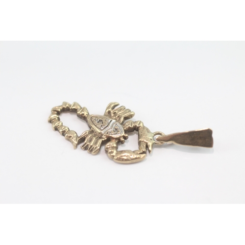 26 - 9ct gold scorpion pendant (2g)