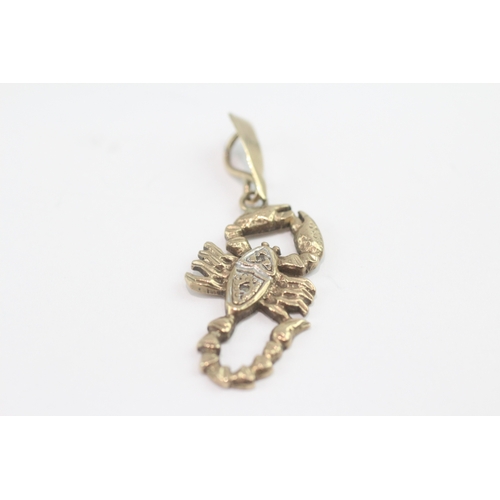 26 - 9ct gold scorpion pendant (2g)