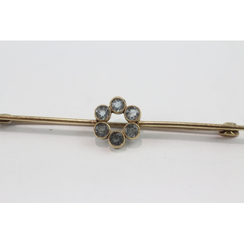 9 - 15ct gold aquamarine bar brooch (3.2g)