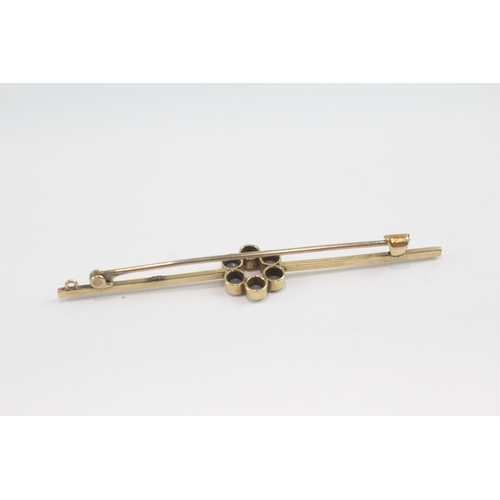 9 - 15ct gold aquamarine bar brooch (3.2g)