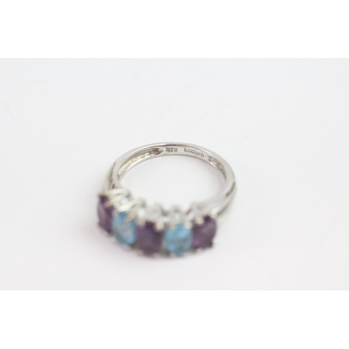 19 - 9ct white gold blue topaz and amethyst ring (3g) Size K 1/2