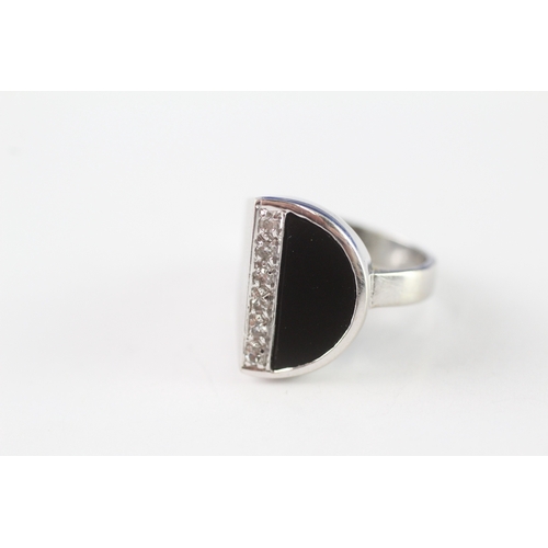 28 - 14ct white gold onyx and diamond abstract ring (5.3g) Size H