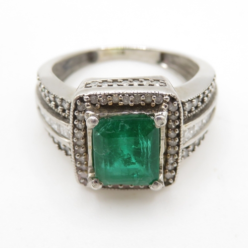 5 - 9ct white gold diamond and emerald ring AF: stone chipped with surface reaching fractures (4g) Size ... 