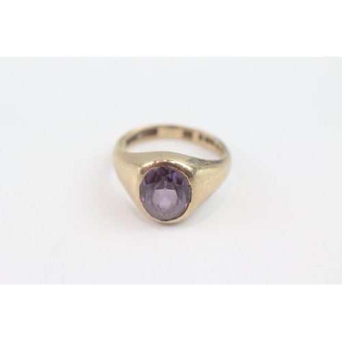 14 - 9ct gold synthetic colour changing sapphire signet ring (4.7g) Size J