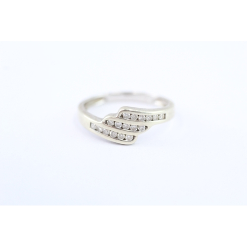 15 - 9ct gold diamond cross-over ring (2.2g) Size O 1/2