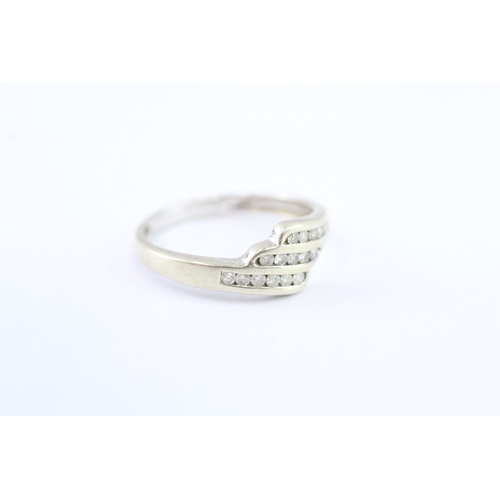 15 - 9ct gold diamond cross-over ring (2.2g) Size O 1/2