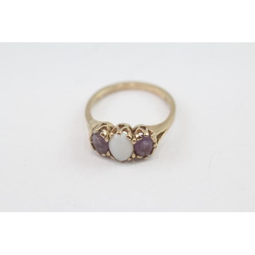18 - 9ct gold opal & amethyst trilogy ring (2.5g) Size M