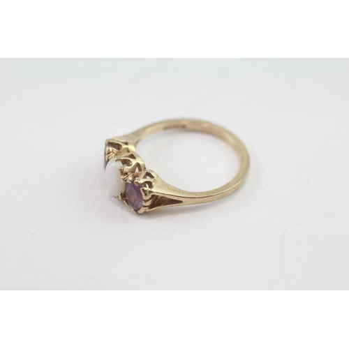 18 - 9ct gold opal & amethyst trilogy ring (2.5g) Size M