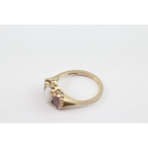18 - 9ct gold opal & amethyst trilogy ring (2.5g) Size M