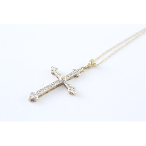 22 - 9ct gold diamond cross pendant necklace (2.6g)