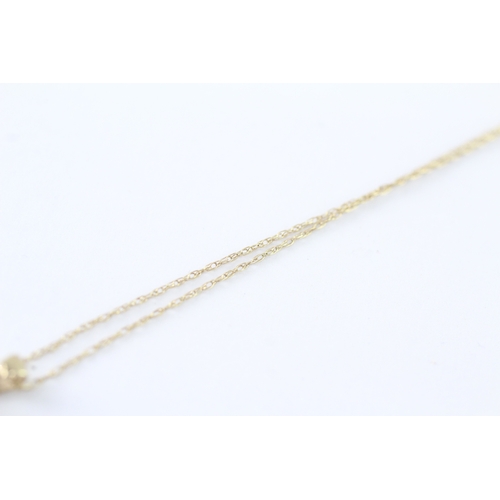 22 - 9ct gold diamond cross pendant necklace (2.6g)