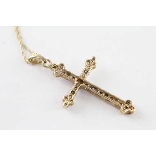 22 - 9ct gold diamond cross pendant necklace (2.6g)