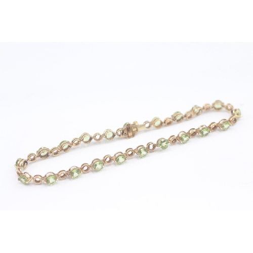 27 - 9ct gold peridot tennis bracelet (6.3g)