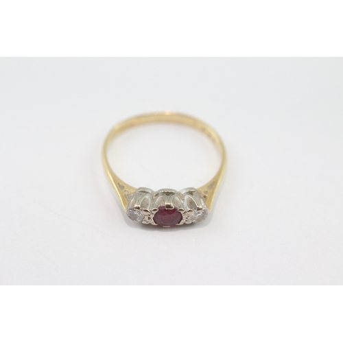 28 - 18ct gold vintage ruby & diamond trilogy ring (1.8g) Size K