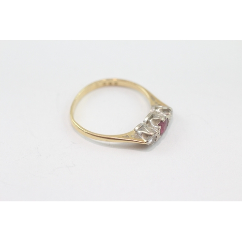 28 - 18ct gold vintage ruby & diamond trilogy ring (1.8g) Size K