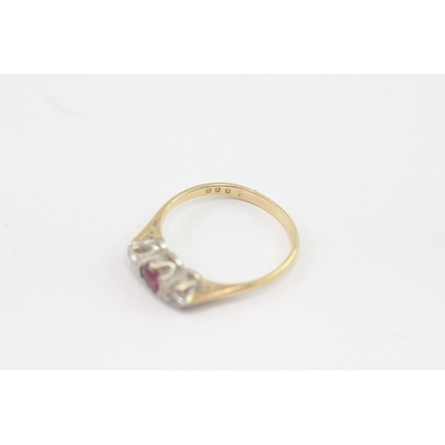 28 - 18ct gold vintage ruby & diamond trilogy ring (1.8g) Size K