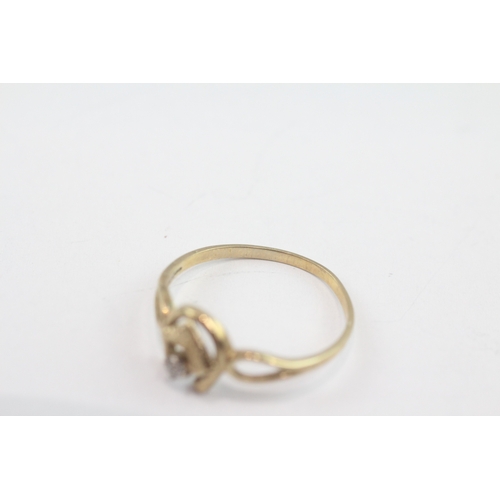 29 - 9ct gold diamond horseshoe ring (1.5g) Size R