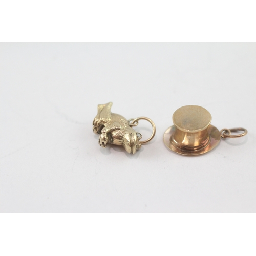 34 - 2x 9ct gold frog with diamond eyes and hat charms (2.4g)