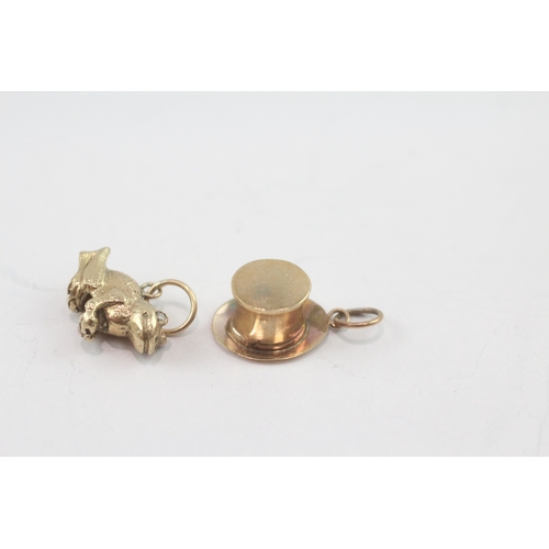 34 - 2x 9ct gold frog with diamond eyes and hat charms (2.4g)